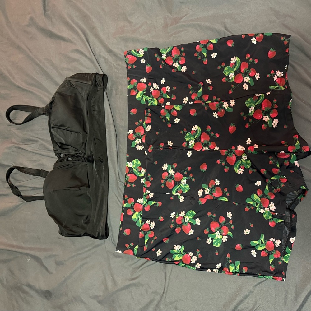 Torrid Retro Chic Strawberry 2-Piece Swimsuit (Top 2X / Bottom 3X)